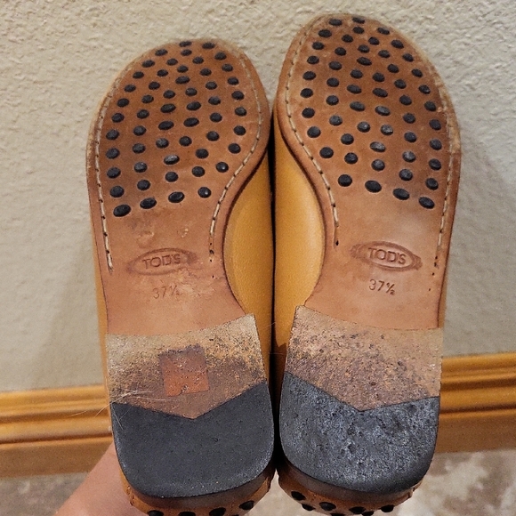 Tod's Tan and Cream Leather Loafers - Picture 7 of 10
